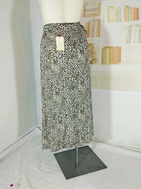 entro Black and White Leopard Maxi Skirt
